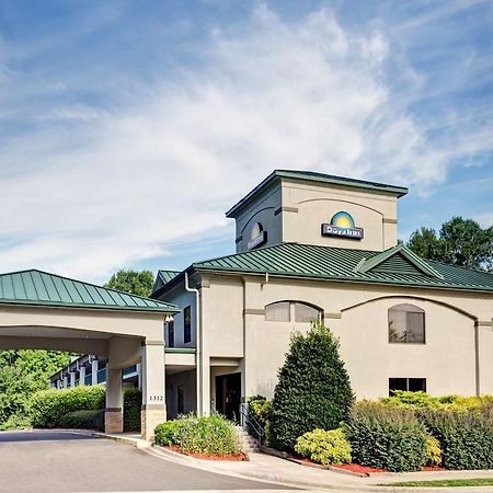 Days Inn - Чапел Хилл Экстерьер фото