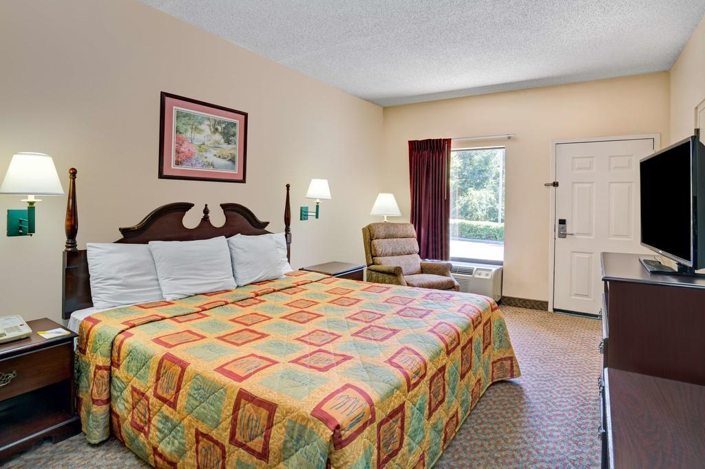 Days Inn - Чапел Хилл Экстерьер фото