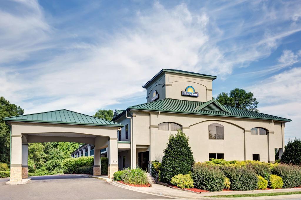 Days Inn - Чапел Хилл Экстерьер фото