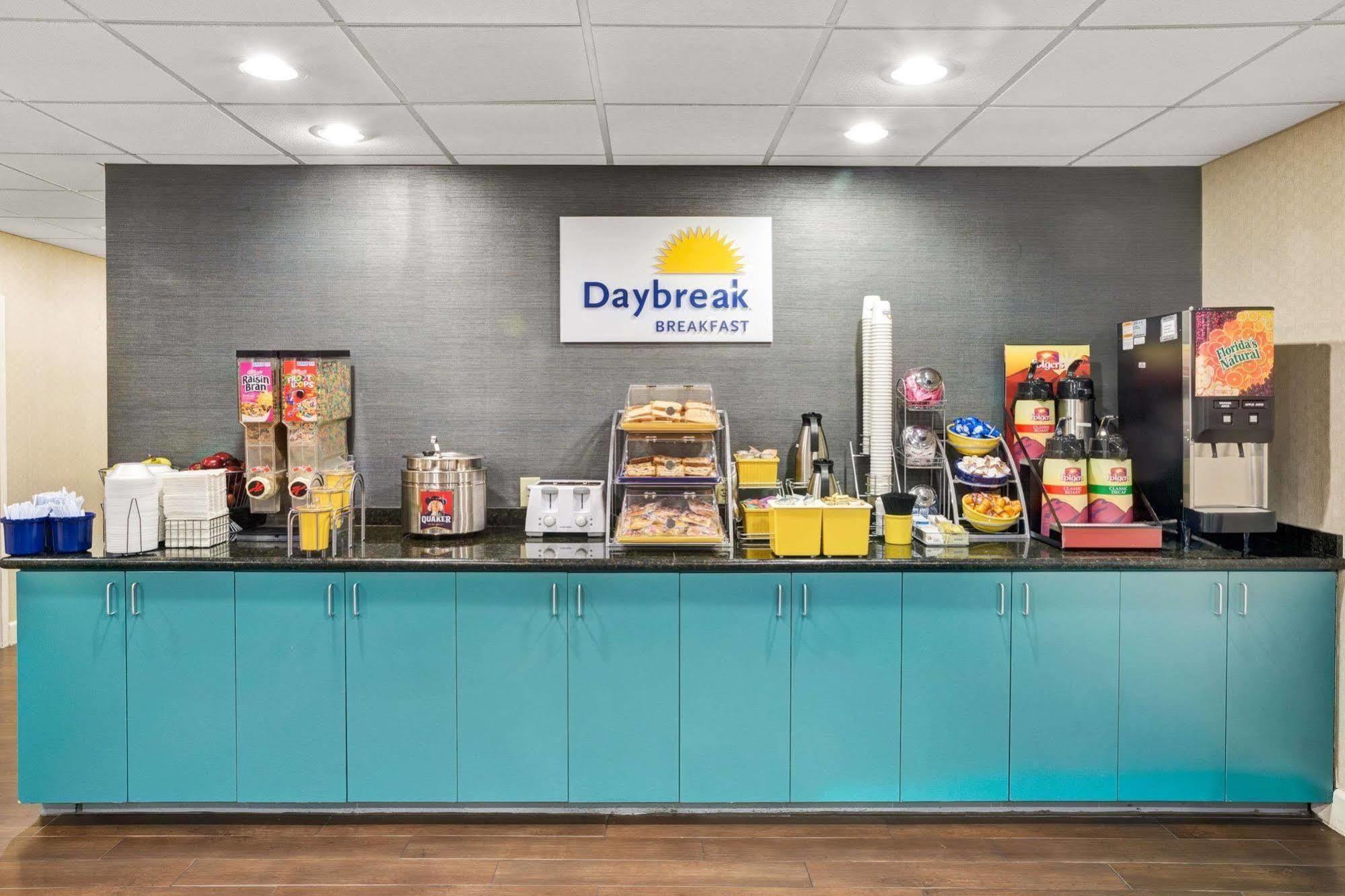 Days Inn - Чапел Хилл Экстерьер фото