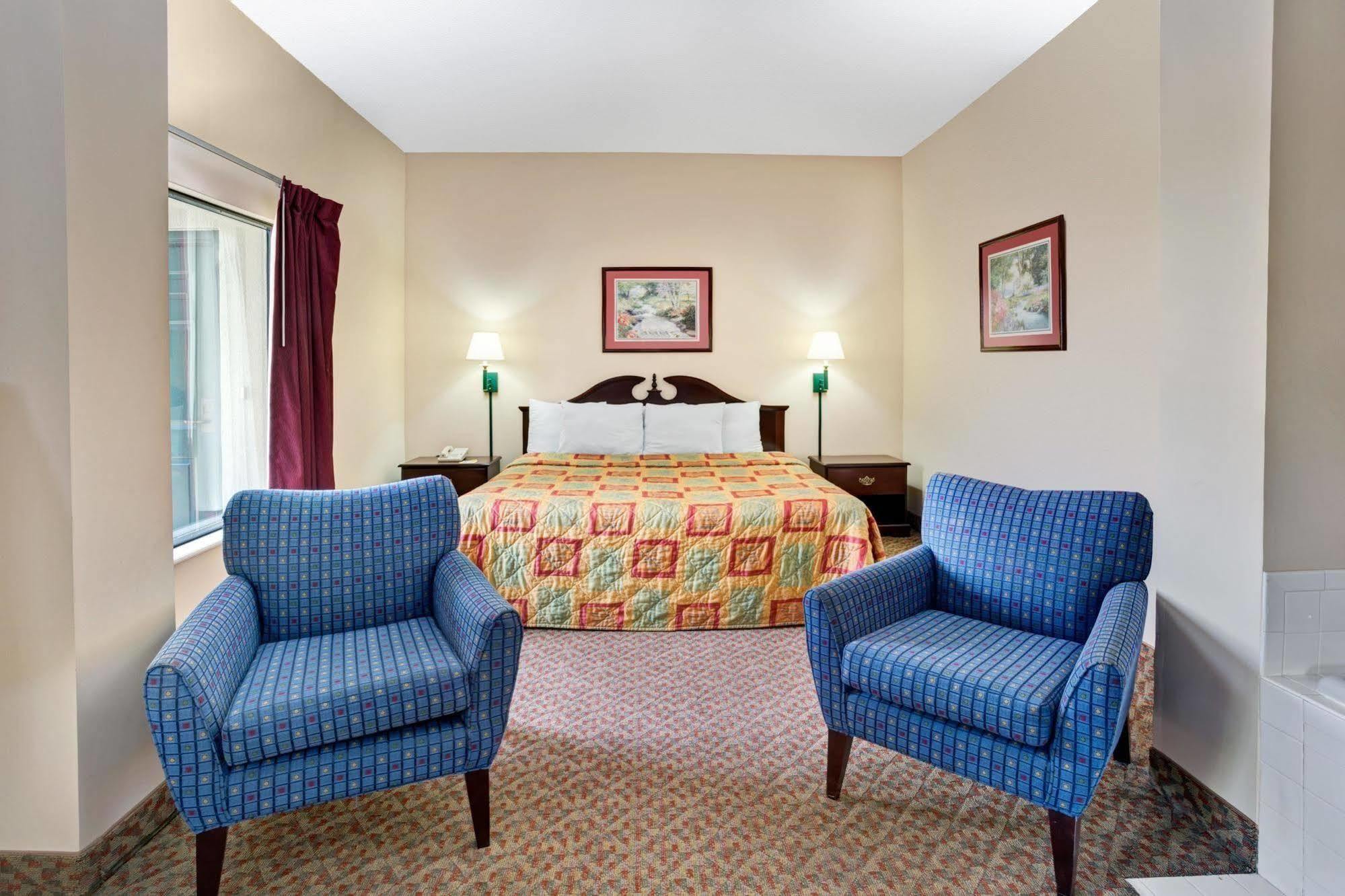Days Inn - Чапел Хилл Экстерьер фото