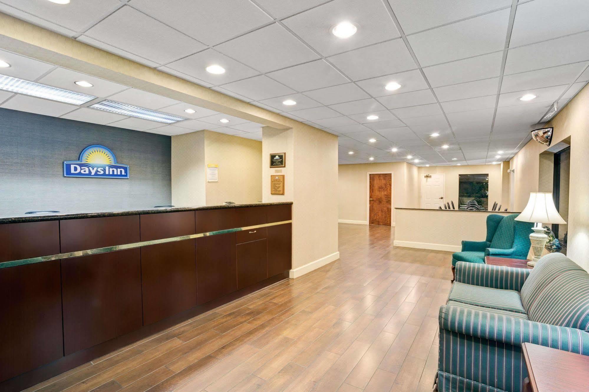 Days Inn - Чапел Хилл Экстерьер фото